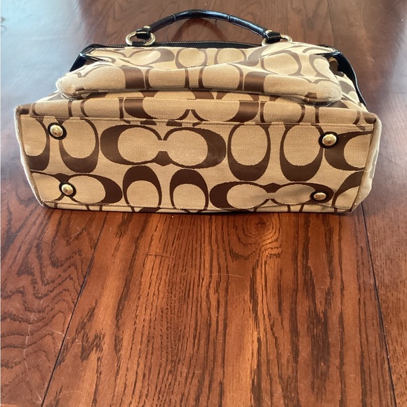 Coach Bag - Picture 3 of 16